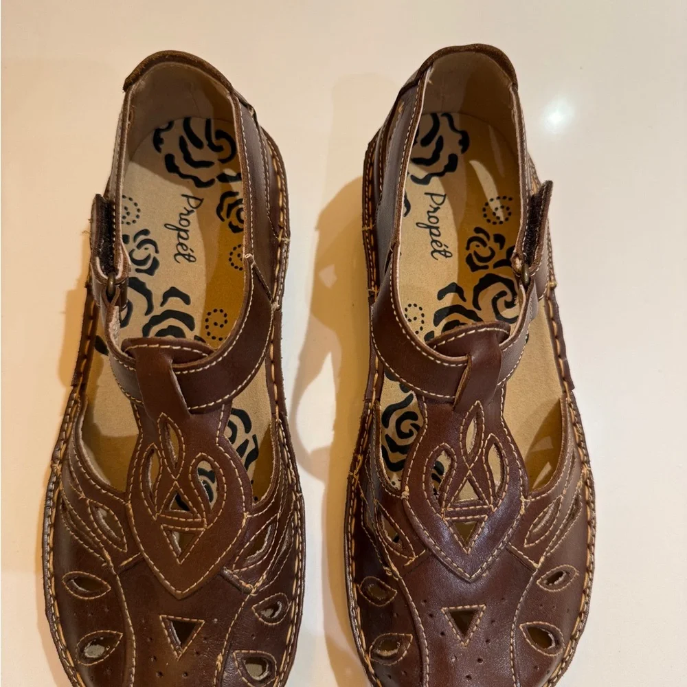 Propet Rich Brown Leather Footwear - Picture 4 of 7